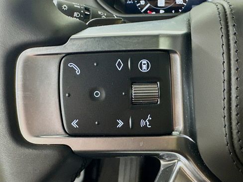 Used 2025 Land Rover Discovery Dynamic SE AWD/4WD image 18