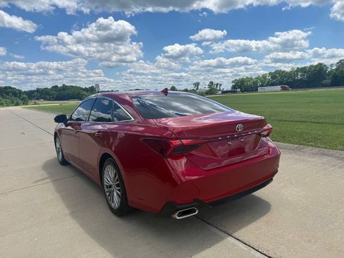 Used 2022 Toyota Avalon Limited w/ Advanced Safety Package FWD image 7