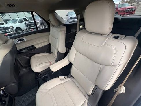 Used 2020 Ford Explorer Platinum w/ Premium Technology Package image 11