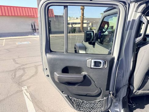 Used 2020 Jeep Gladiator Sport w/ Quick Order Package 24S AWD/4WD image 17