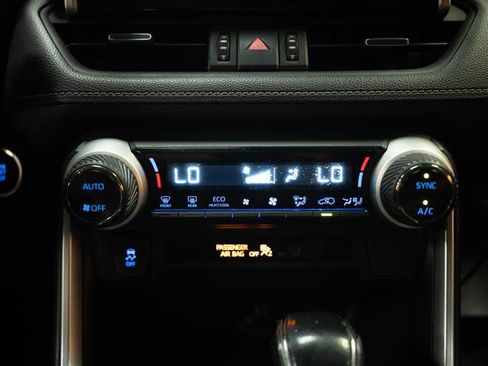 Used 2019 Toyota RAV4 XLE Premium w/ Carpet Mat Package FWD image 22