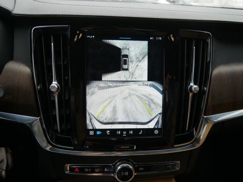 Certified 2024 Volvo V90 B6 Cross Country Ultimate w/ Protection Package Premier image 23