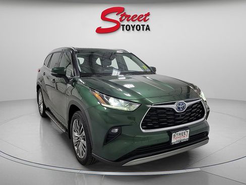 Used 2023 Toyota Highlander Platinum FWD image 5