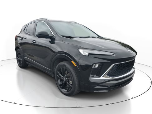 Used 2024 Buick Encore GX Sport Touring image 2