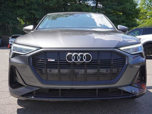 Used 2022 Audi e-tron Premium w/ Convenience Plus Package AWD/4WD image 11