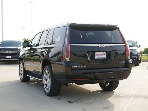 Used 2018 Cadillac Escalade Luxury RWD image 7
