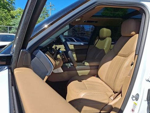 Used 2025 Land Rover Range Rover SE AWD/4WD image 14