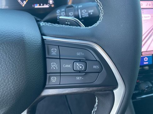 New 2025 Jeep Grand Cherokee Limited image 18