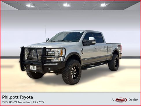 Used 2017 Ford F250 Lariat w/ Chrome Package image 1
