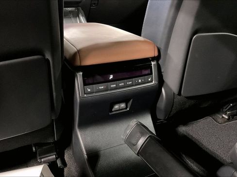 Used 2024 Lexus GX 550 w/ Accessory Package (Z1) AWD/4WD image 31