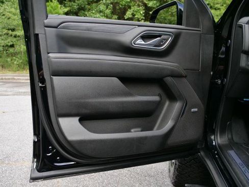 Used 2024 GMC Yukon XL SLT w/ SLT Luxury Package image 28