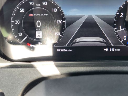 Used 2019 Land Rover Range Rover Velar R-Dynamic SE AWD/4WD image 9