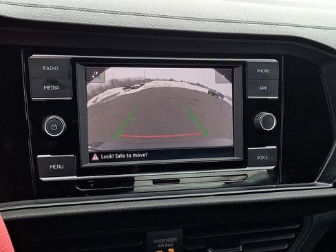 Used 2023 Volkswagen Jetta SE w/ Black Wheel Package image 4