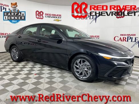 Used 2024 Hyundai Elantra SEL image 1