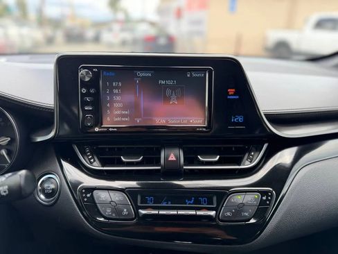 Used 2018 Toyota C-HR XLE FWD image 41