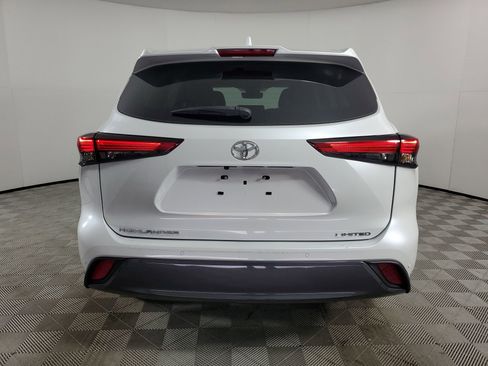 Used 2023 Toyota Highlander Limited FWD image 9