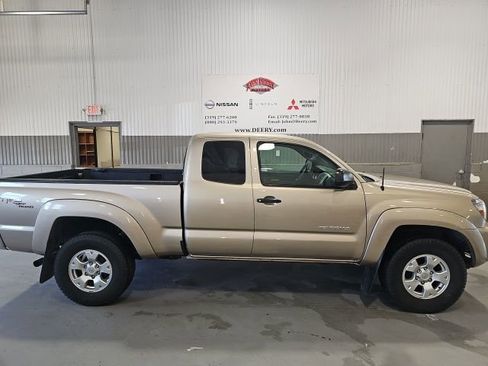 Used 2007 Toyota Tacoma 4x4 Access Cab V6 image 2