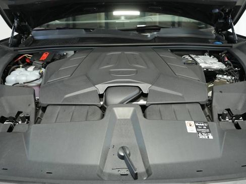 Certified 2025 Porsche Cayenne AWD/4WD image 29
