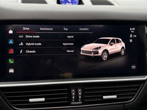 Used 2023 Porsche Cayenne w/ Premium Package image 36