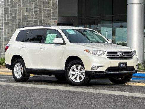 Used 2012 Toyota Highlander FWD image 2