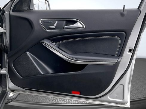 Used 2018 Mercedes-Benz GLA 250 image 24