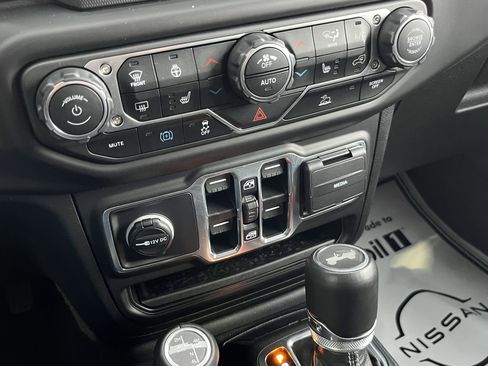 Used 2023 Jeep Wrangler Unlimited Sahara w/ Cold Weather Group image 28