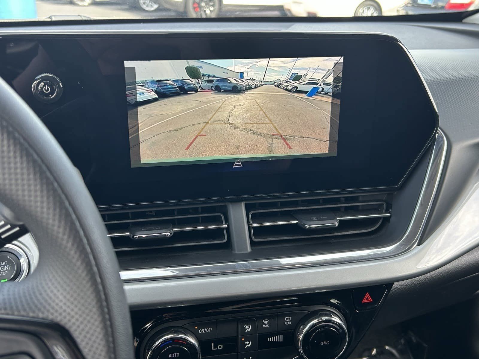 Used 2025 Chevrolet Trax LT FWD image 31