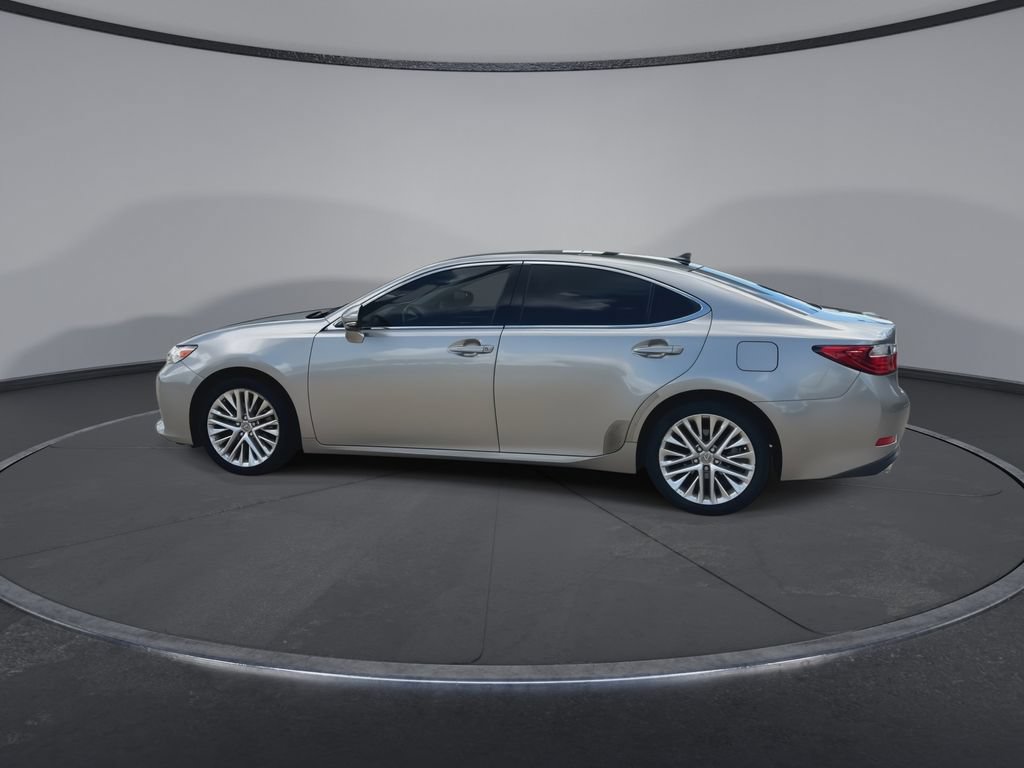 Used 2015 Lexus ES 350 w/ Ultra Luxury Package FWD image 6