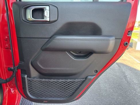 Used 2021 Jeep Wrangler Unlimited Sahara AWD/4WD image 16