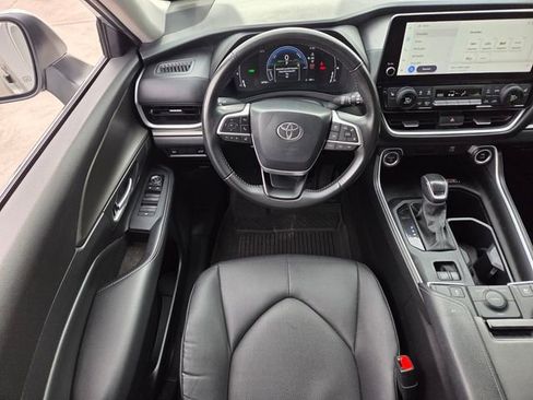 Used 2025 Toyota Grand Highlander XLE image 13