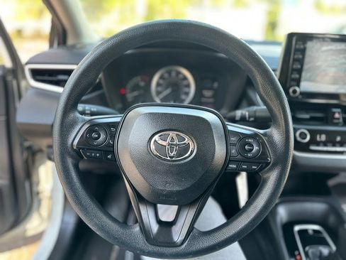 Used 2021 Toyota Corolla LE image 9
