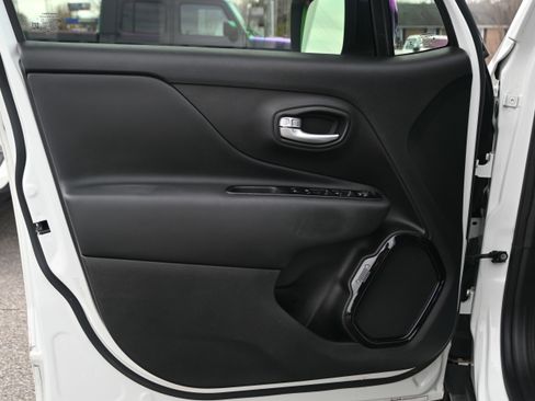 Used 2023 Jeep Renegade Altitude image 28