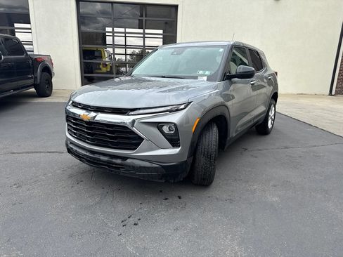 Used 2025 Chevrolet TrailBlazer LS w/ LS Convenience Package AWD/4WD image 4