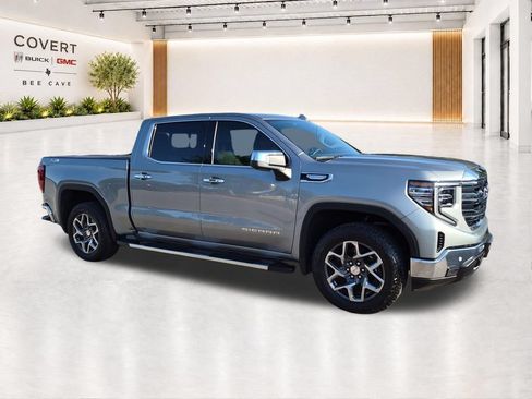 Used 2025 GMC Sierra 1500 SLT AWD/4WD image 17