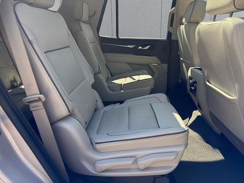 Used 2022 GMC Yukon Denali w/ Denali Premium Package AWD/4WD image 18