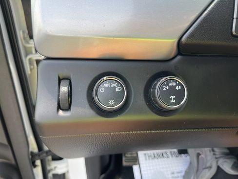 Used 2015 Chevrolet Suburban LT AWD/4WD image 23