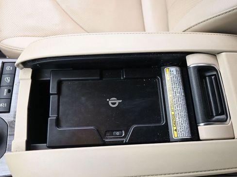 Used 2022 Toyota Highlander Limited image 25