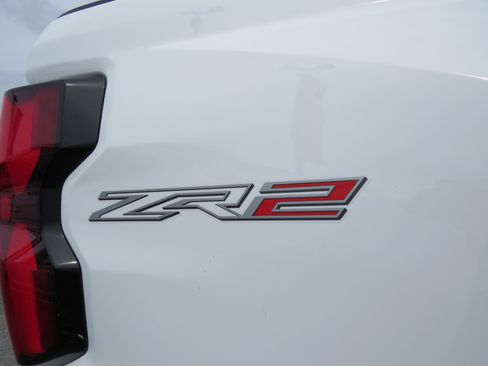 Used 2025 Chevrolet Colorado ZR2 w/ Off-Road Front Bumper Package image 24