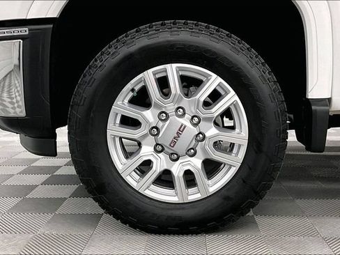 Used 2024 GMC Sierra 3500 SLT w/ SLT Premium Package AWD/4WD image 10
