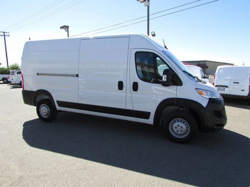 Used 2025 RAM ProMaster 2500 w/ Convenience Group image 5