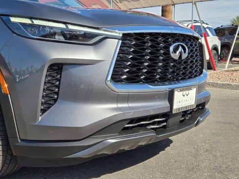 Used 2023 INFINITI QX60 Sensory w/ Vision Package AWD/4WD image 2
