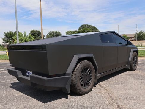Used 2024 Tesla Cybertruck Cyberbeast AWD/4WD image 7