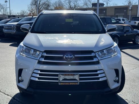Used 2019 Toyota Highlander XLE image 18