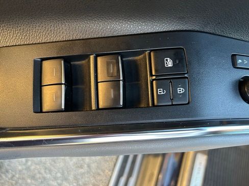 Used 2023 Toyota Highlander Limited image 17