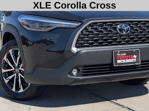 Used 2024 Toyota Corolla Cross XLE w/ Convenience Package FWD image 3