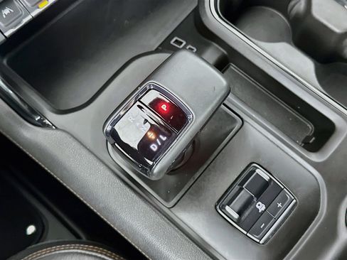 Used 2023 GMC Sierra 1500 AT4 w/ AT4 Premium Package AWD/4WD image 24