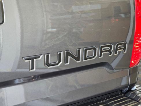 Used 2018 Toyota Tundra SR5 AWD/4WD image 14