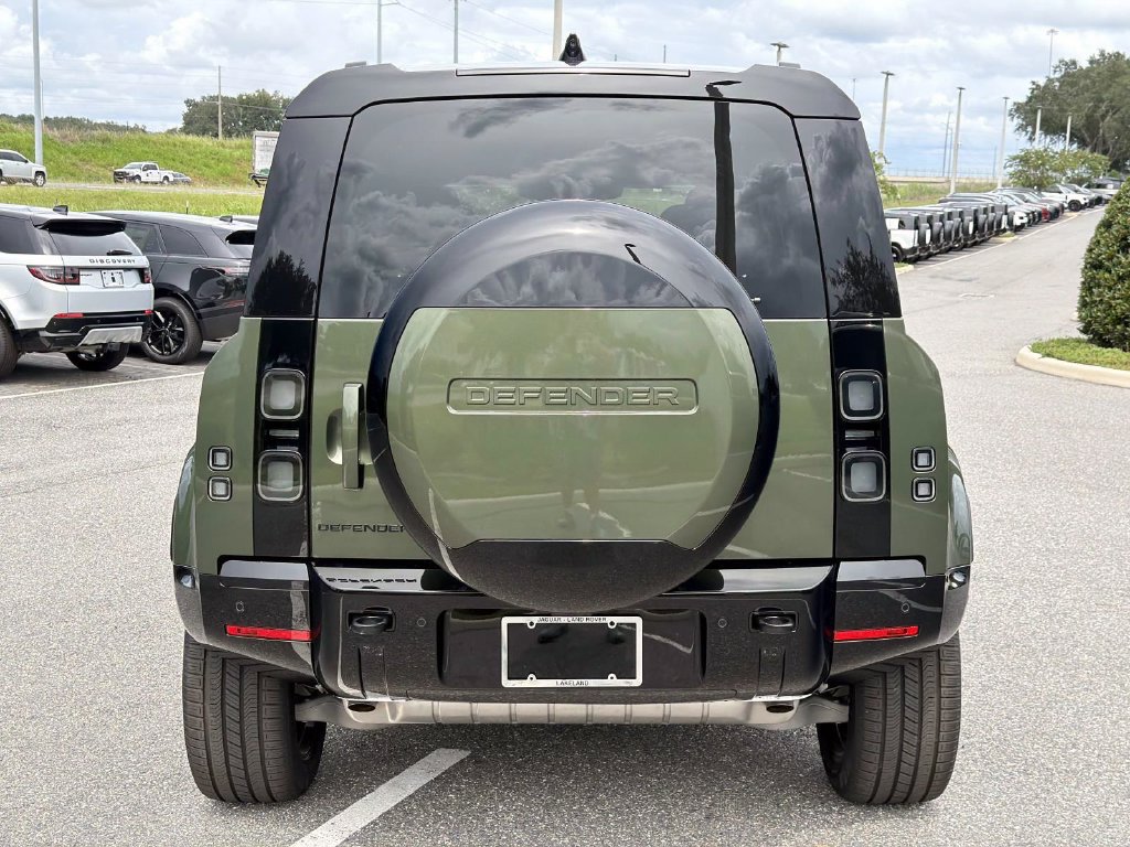 New 2026 Land Rover Defender 110 X-Dynamic SE AWD/4WD image 4