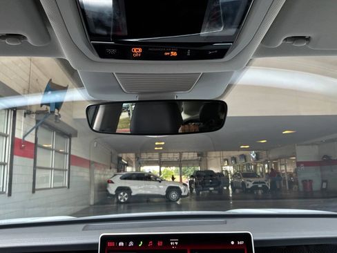 Used 2026 Volkswagen Tiguan SE FWD image 18