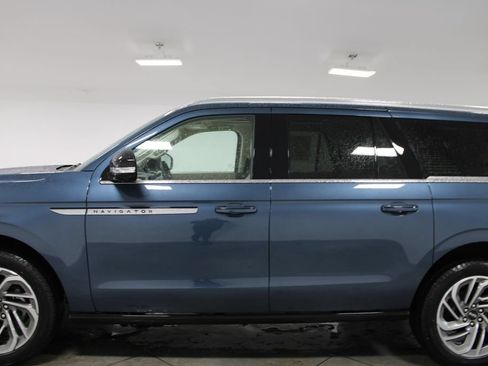 New 2027 Lincoln Navigator L Reserve RWD image 5